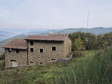 Foto Rustico a Rufina di 270 m² con 11 locali in vendita