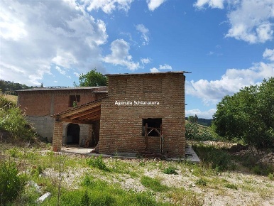 Foto Rustico a Montelabbate di 320 m² con 7 locali in vendita