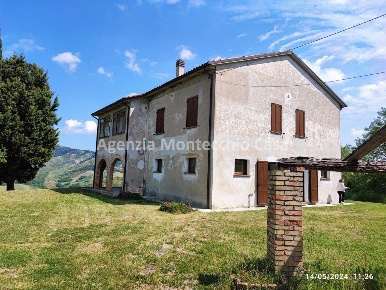 Foto Rustico in Via San Bernardino, Sassocorvaro Auditore di 350 m²