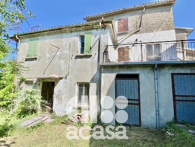 Foto Rustico a Novafeltria di 163 m² con 6 locali in vendita