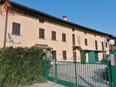 Foto Rustico a Gambolò Centro di 547 m² in vendita
