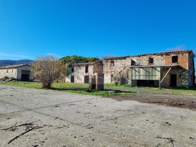 Foto Rustico a Sarzana di 600 m² in vendita