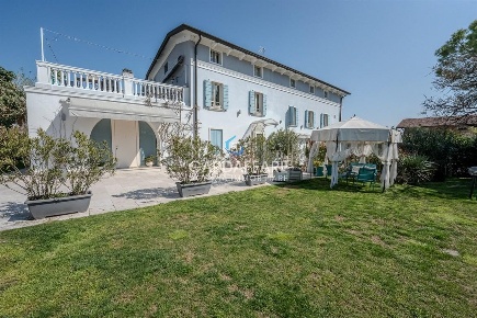 Foto Rustico in Via Italia Libera, Pozzolengo Centro di 825 m² in vendita