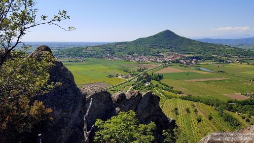 Foto Rustico a Badia Calavena Centro di 80 m² con 4 locali in vendita