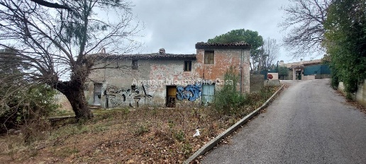 Foto Rustico a Pesaro di 156 m² con 8 locali in vendita