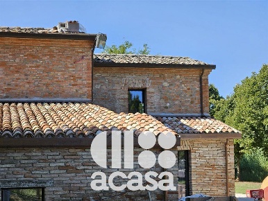 Foto Rustico in via lavatoio, Longiano di 300 m² con 8 locali in vendita