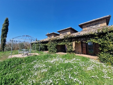 Foto Rustico in Capranica, Capranica di 316 m² con 8 locali in vendita