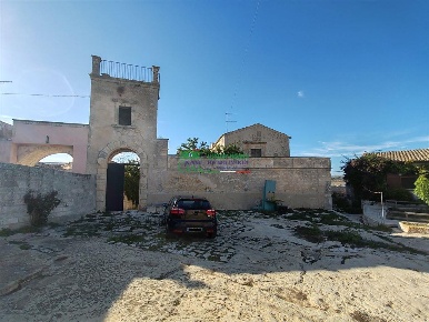 Foto Rustico a Ragusa Puntarazzi - Pozzillo di 300 m² con 12 locali
