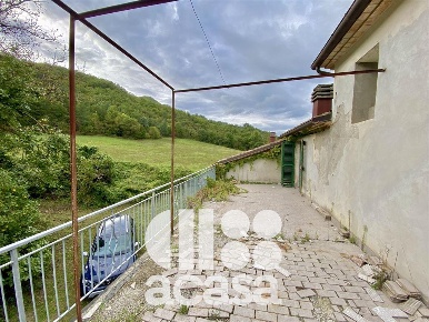 Foto Rustico a Sant'Agata Feltria Centro di 271 m² con 8 locali in vendita