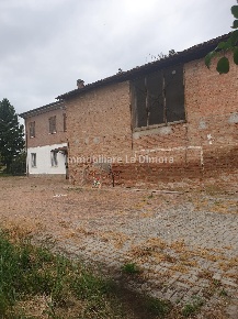 Foto Rustico a Imola Sasso Morelli, Sesto Imolese di 350 m² con 10 locali
