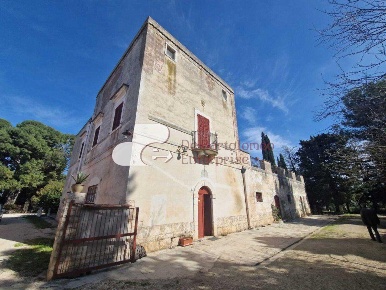 Foto Rustico a Andria di 750 m² con 9 locali in vendita