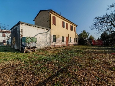 Foto Rustico a Volta Mantovana Centro di 120 m² con 4 locali in vendita