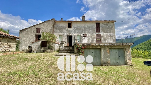 Foto Rustico a Sarsina Centro di 391 m² con 8 locali in vendita