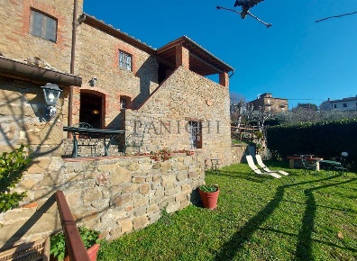 Foto Rustico a Bucine di 103 m² con 6 locali in vendita