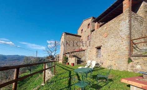Foto Rustico a Bucine di 103 m² con 6 locali in vendita