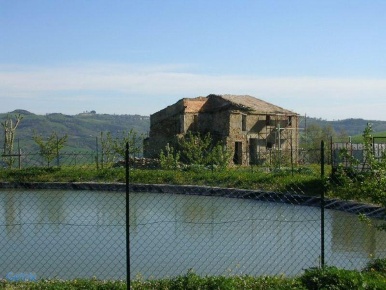 Foto Rustico a Montecalvo in Foglia Borgo Massano di 480 m² con 6 locali