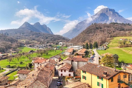 Foto Rustico a Gargnano Navazzo di 565 m² in vendita