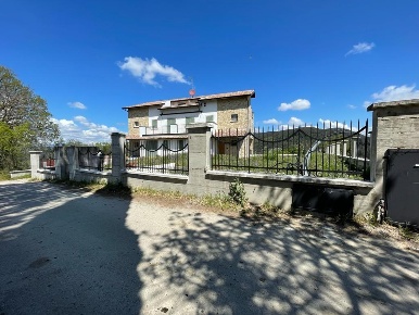 Foto Rustico in S.Urbano, Narni di 1500 m² con 25 locali in vendita