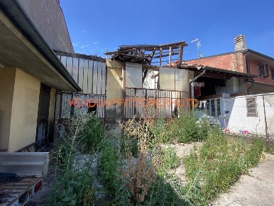 Foto Rustico in VIA FILATOIO, Calcio di 270 m² con 3 locali in vendita