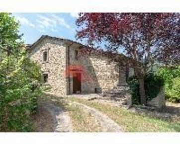 Foto Rustico a Bagno di Romagna di 1057 m² con 15 locali in vendita