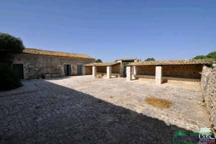 Foto Rustico a Ragusa San Luigi - Archimede di 900 m² con 10 locali
