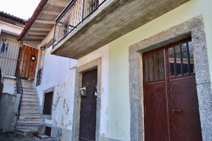 Foto Rustico a Cisano Bergamasco Centro di 150 m² con 5 locali in vendita