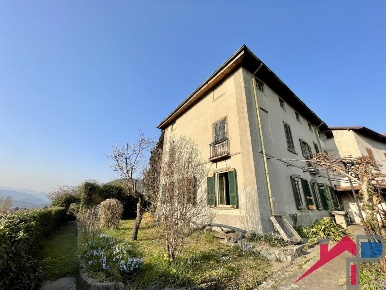 Foto Rustico a Villa d'Adda Centro di 350 m² in vendita