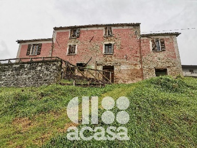 Foto Rustico a Sarsina Centro di 217 m² con 5 locali in vendita