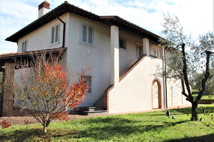 Foto Rustico in Via Usigliano, Palaia di 427 m² con 10 locali in vendita