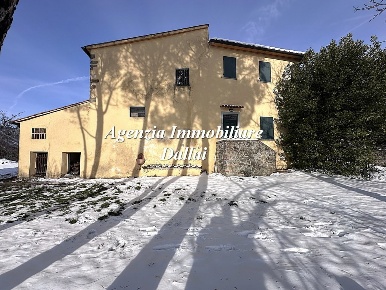 Foto Rustico in Via di Montepoli, Scarperia e San Piero di 360 m²