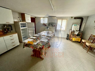 Foto Rustico a Longiano di 300 m² con 8 locali in vendita