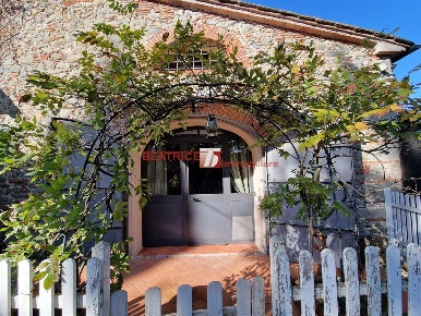 Foto Rustico in VIA DI GRAGNANO, Capannori Gragnano - Lappato di 120 m²