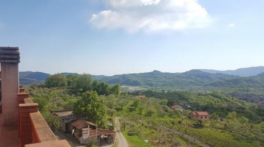 Foto Rustico a Bolano di 300 m² con 10 locali in vendita