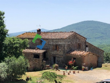 Foto Rustico a Chiusdino di 900 m² in vendita
