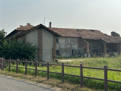 Foto Rustico a Cassano d'Adda di 1342 m² con 5 locali in vendita
