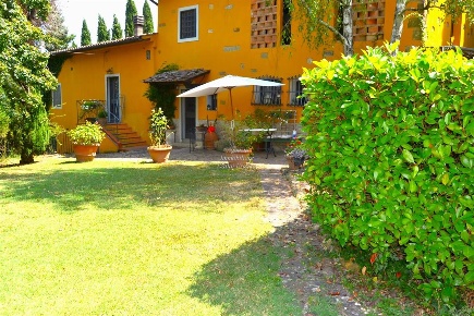 Foto Rustico in Via Faentina, Borgo San Lorenzo di 300 m² con 9 locali