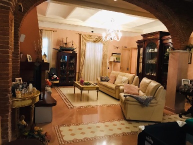 Foto Rustico a Cascina Semicentro di 340 m² con 9 locali in vendita