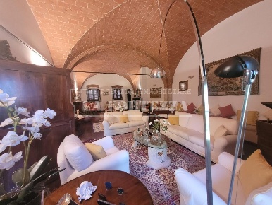 Foto Rustico a San Giuliano Terme San Giuliano Terme Paese di 340 m²