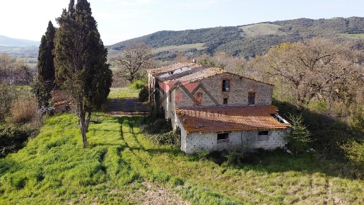 Foto Rustico a Pomarance di 1161 m² con 16 locali in vendita