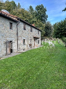Foto Rustico a Massa e Cozzile di 188 m² con 5 locali in vendita