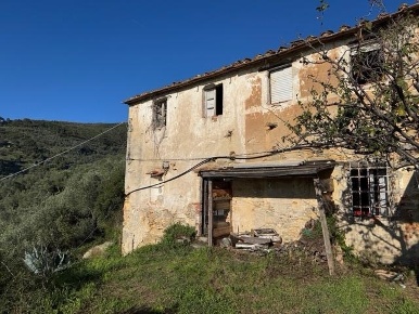 Foto Rustico a Vicopisano Centro di 120 m² con 5 locali in vendita