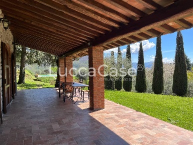 Foto Rustico a Pescaglia di 250 m² con 8 locali in vendita