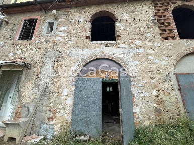 Foto Rustico a Lucca San Lorenzo a Vaccoli di 70 m² con 4 locali in vendita