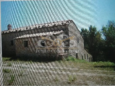 Foto Rustico a Radicondoli Centro di 750 m² con 10 locali in vendita
