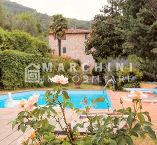 Foto Rustico a Lucca Fagnano - Meati di 250 m² con 10 locali in vendita