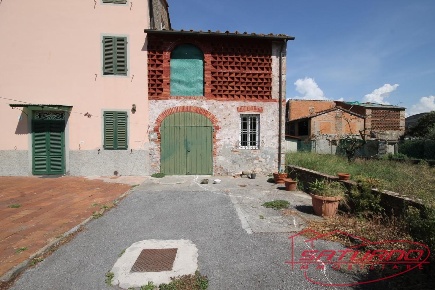 Foto Rustico a Capannori Lammari - Lunata di 100 m² con 5 locali in vendita