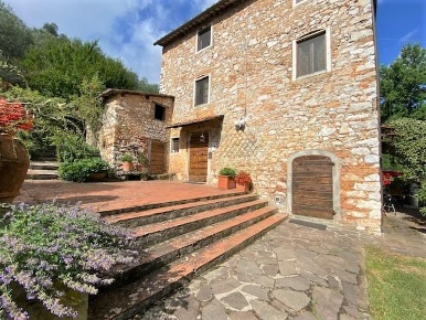 Foto Rustico a Lucca Massa Pisana - Vicopelago di 330 m² con 10 locali