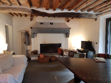Foto Rustico a Calci Centro di 400 m² con 10 locali in vendita