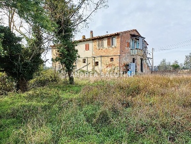 Foto Rustico a Palaia di 280 m² con 9 locali in vendita