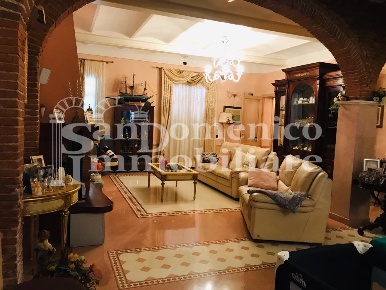 Foto Rustico a Cascina Semicentro di 340 m² con 9 locali in vendita